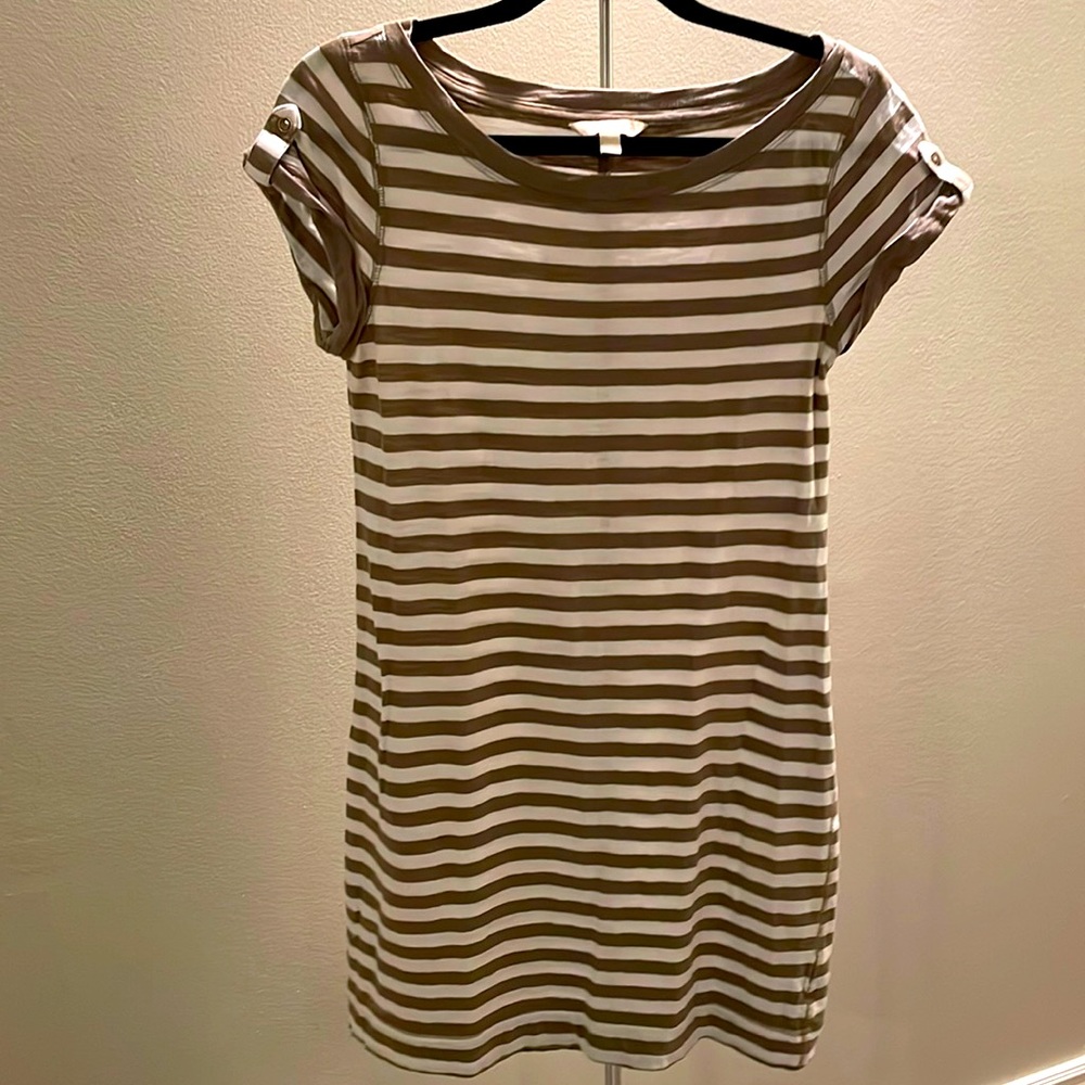 Short dress in cotton.